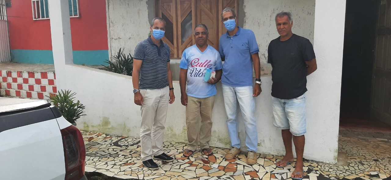 Camacã: Garis são homenageados em suas casas